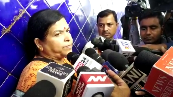 पहचान बताकर कोई भी जा सकता है गरबा पंडाल में : मंत्री उषा ठाकुर पहचान बताकर कोई भी जा सकता है गरबा पंडाल में : मंत्री उषा ठाकुर