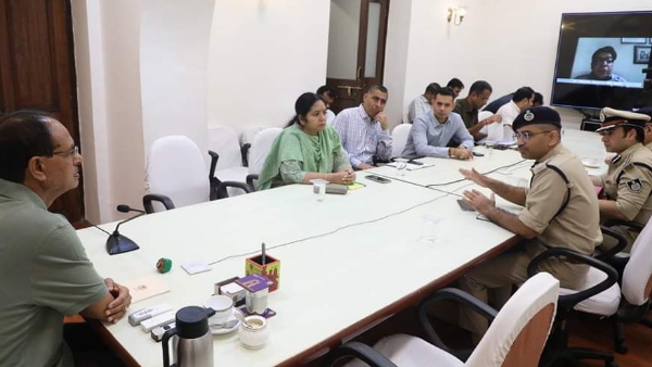 स्कूल स्टाफ का हो वेरिफिकेशन स्कूल स्टाफ का हो वेरिफिकेशन