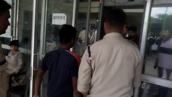 चार पुलिसकर्मी रातभर किलर नजर रखने में तैनात रहे