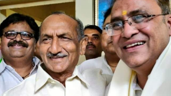 कुछ जयचंदों के कारण गिरी सरकार