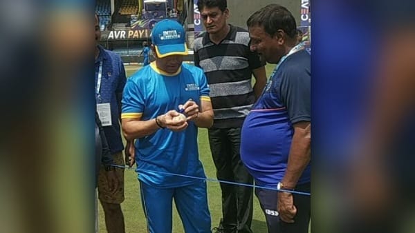 पिच क्यूरेटर से लिया था अनमोल तोहफा 