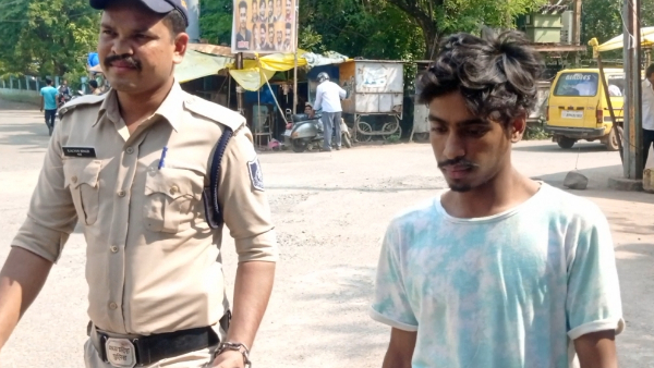 फेसबुक पर की थी दोस्ती फेसबुक पर की थी दोस्ती