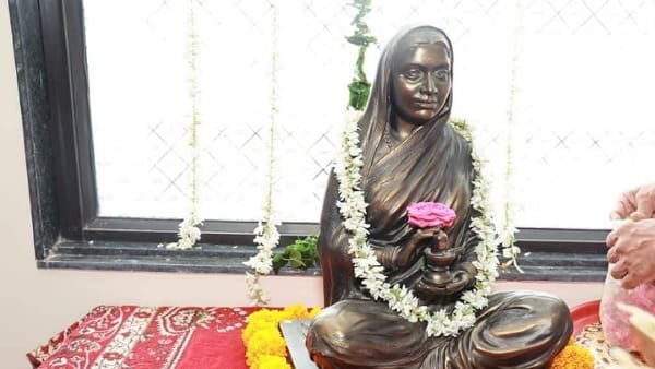 अहिल्याबाई से जुड़ी हजारों किताबों का संग्रह 