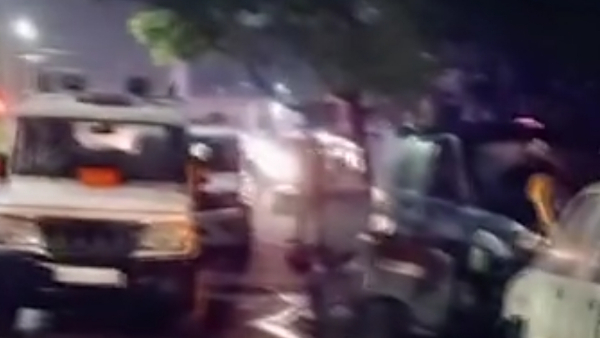 परिवार वाले महिला पर भूत प्रेत का बता रहे साया