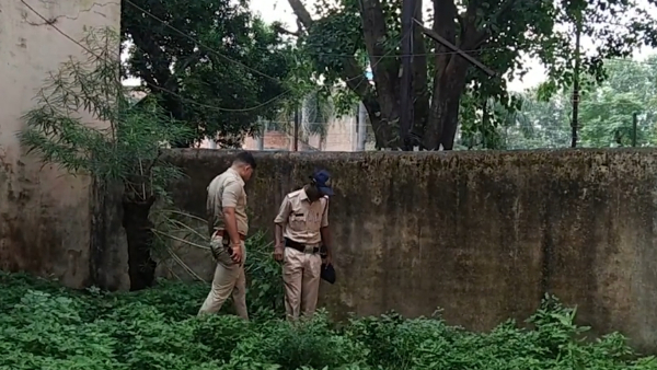पुलिस को मां पर ही हत्या की आशंका