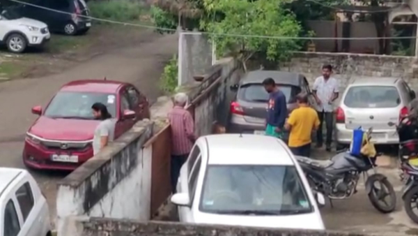 थाने में दूसरी बार दिया गया स्ट्रीट डॉग को पीटने का आवेदन