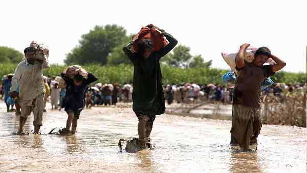 'भूखे मरने देना पसंद करेंगे, लेकिन महिलाओं को बाहर जाने नहीं देंगे'
