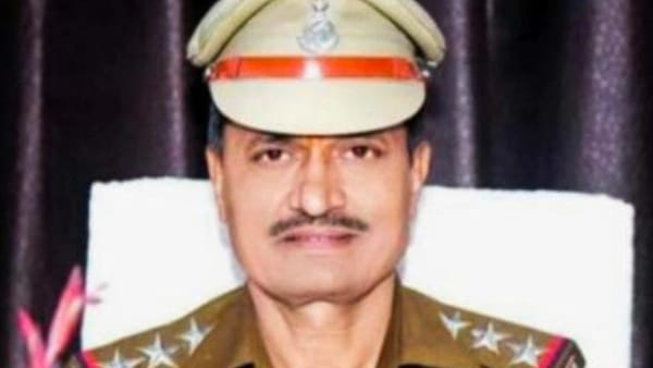 पुलिस ने जानकारी दी कि निर्वस्त्र नहीं किया गया पुलिस ने जानकारी दी कि निर्वस्त्र नहीं किया गया