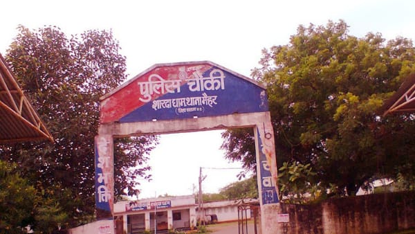 चोरी करते रंगे हाथों पकड़ा गया था आरोपी चोरी करते रंगे हाथों पकड़ा गया था आरोपी