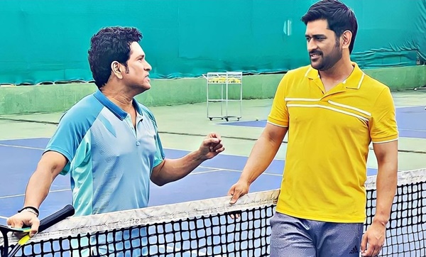 टेनिस कोर्ट पर खेला टेनिस