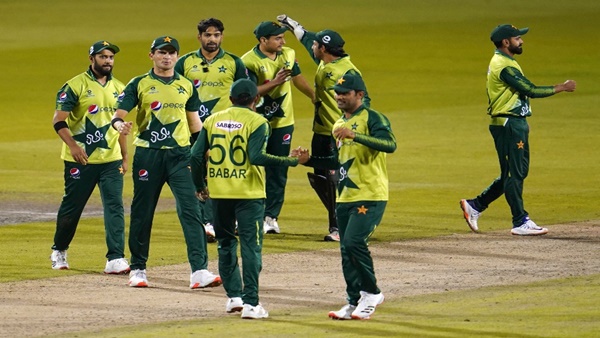 बाबर को बल्लेबाजी के लिए बदलनी चाहिए अपनी जगह