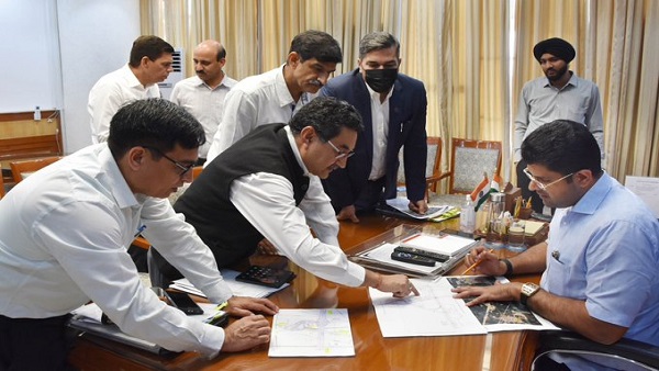 Dushyant Chautala Instructions to the PWD officers to make arrangements in the railway underpass so that water cannot be filled Dushyant Chautala Instructions to the PWD officers to make arrangements in the railway underpass so that water cannot be filled