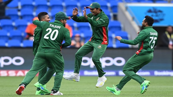 दोनों टीमों में शामिल थे ये खिलाड़ी