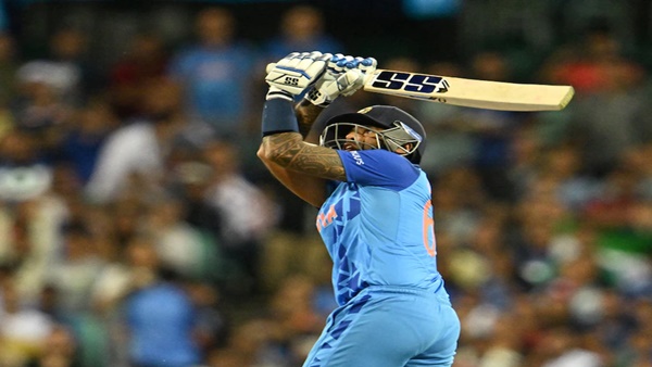 सूर्यकुमार यादव ने जड़ा अर्धशतक