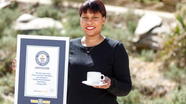 स्थानीय समूह द्वारा तैयार चाय का किया इस्तेमाल