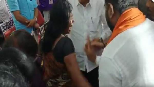 महिला ने किया इनकार