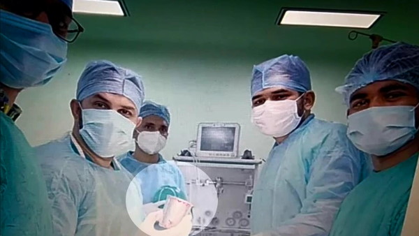 युवक को पता नहीं कैसे मलद्वार में घुसा गिलास