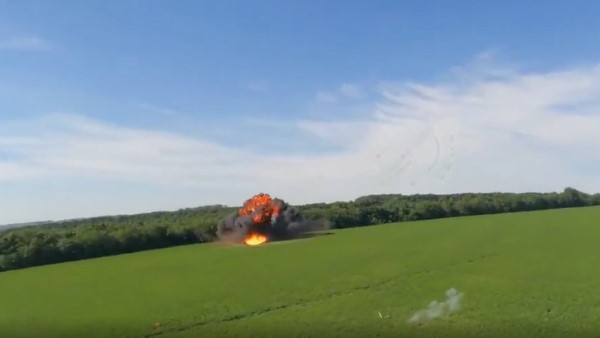 10 सेकेंड में जमीन पर उतरा पायलट