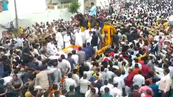 Live Mulayam Singh Yadav Funeral Last Rites Cremation in Saifai UP Latest Hindi News Updates