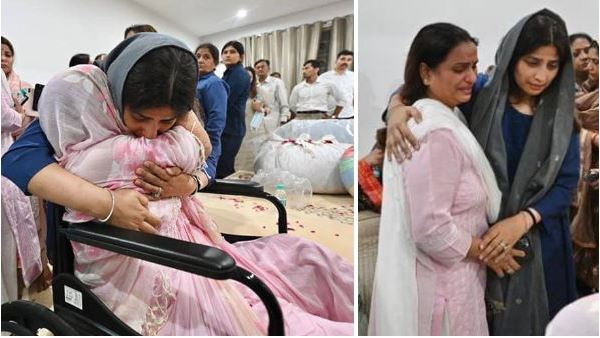 डिंपल यादव भी फूट-फूटकर रोईं