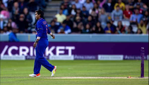 पहले रन आउट ने चर्चा और विवाद दोनों दिलाए पहले रन आउट ने चर्चा और विवाद दोनों दिलाए