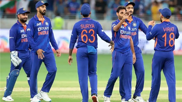 4 ओवर में 18 रन देकर झटके दो विकेट
