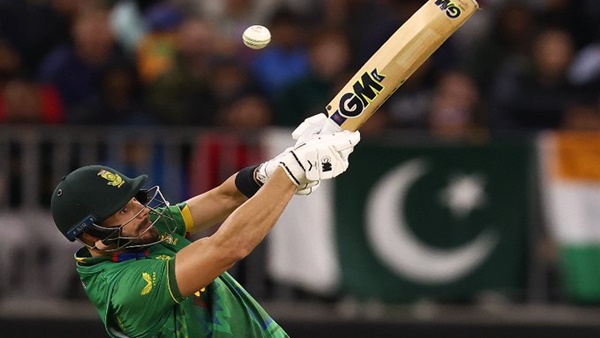 कोहली-रोहित से हुई बड़ी गलती कोहली-रोहित से हुई बड़ी गलती