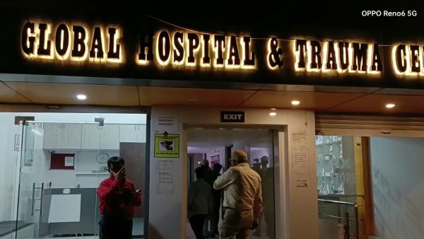 अस्पताल मालिक और परिजनों में गहराया विवाद