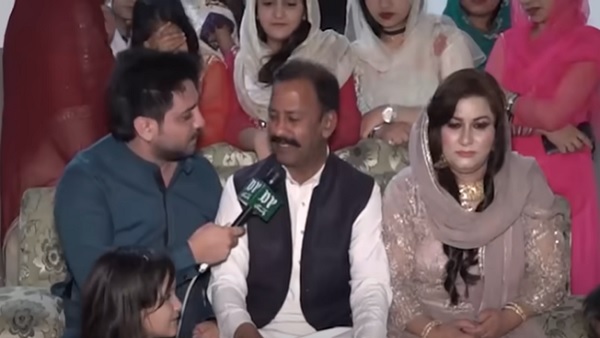 बेटी ने पिता के लिए खोजी दुल्हन बेटी ने पिता के लिए खोजी दुल्हन