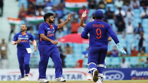 गायकवाड़ और किशन ने की धीमी बल्लेबाजी