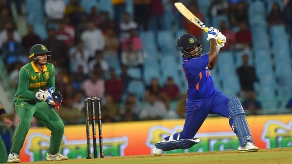 दोनों टीमों में शामिल हैं ये खिलाड़ी दोनों टीमों में शामिल हैं ये खिलाड़ी