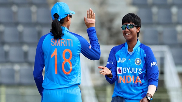 भारतीय गेंदबाजों ने दिखाया दम भारतीय गेंदबाजों ने दिखाया दम