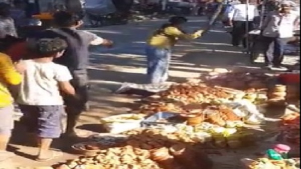 पटरी पर बेचने से लगता है जाम