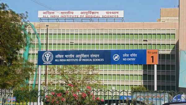 पत्नी की देखभाल के लिए पति ने छोड़ दी नौकरी पत्नी की देखभाल के लिए पति ने छोड़ दी नौकरी