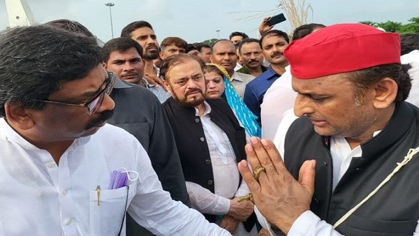 हेमंत सोरेन ने हौसला बढ़ाया हेमंत सोरेन ने हौसला बढ़ाया