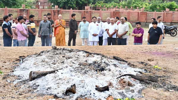 'आज पहली बार लगा...बिन सूरज के उगा सवेरा' 'आज पहली बार लगा...बिन सूरज के उगा सवेरा'
