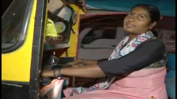 गीता ने सिखाया 20 महिलाओं को ऑटो चलाना गीता ने सिखाया 20 महिलाओं को ऑटो चलाना