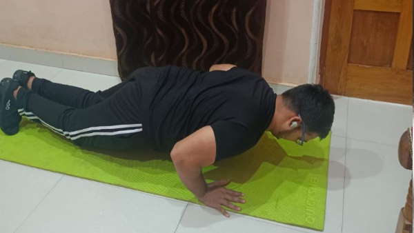 1 मिनट में 84 पुशअप्स लगाने वाले पहले भारतीय 1 मिनट में 84 पुशअप्स लगाने वाले पहले भारतीय