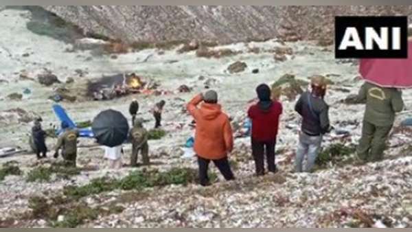 चॉपर क्रैश कैसे हुआ, पायलट के परिवार में कौन