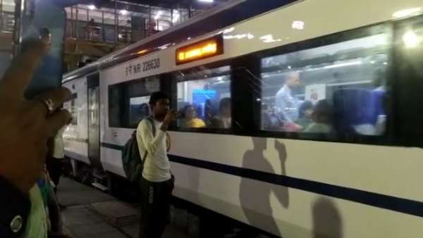 नई दिल्ली से हिमाचल प्रदेश Train 18
