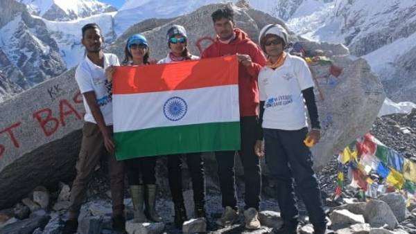 18 हज़ार फीट की ऊंचाई पर लहराया तिंरगा