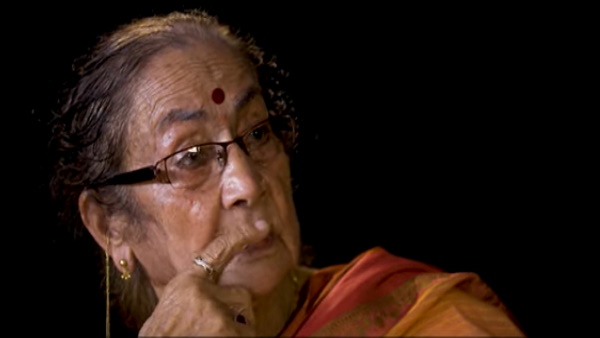 मुझे नंगा कर के घर से बहार निकल दिया था