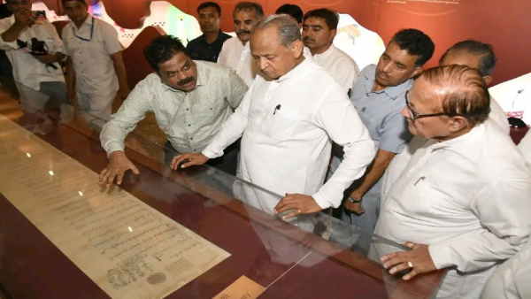 दोनों खेमों की ओर से शुरू हो गई बयानबाजी