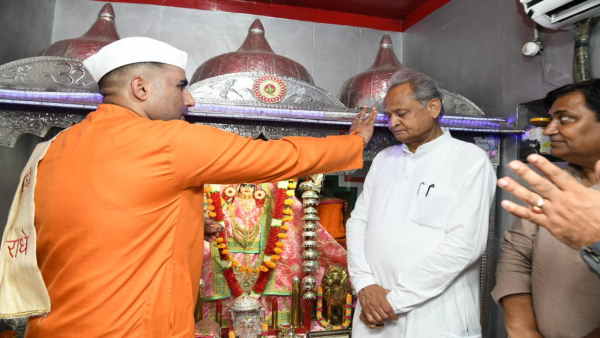 तनोट माता की शरण में अशोक गहलोत