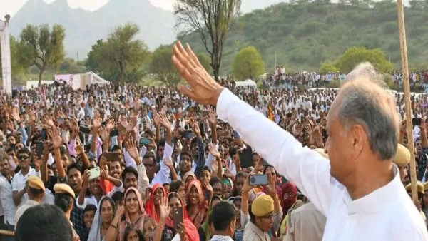 गहलोत से बेहद नाराज है गांधी परिवार