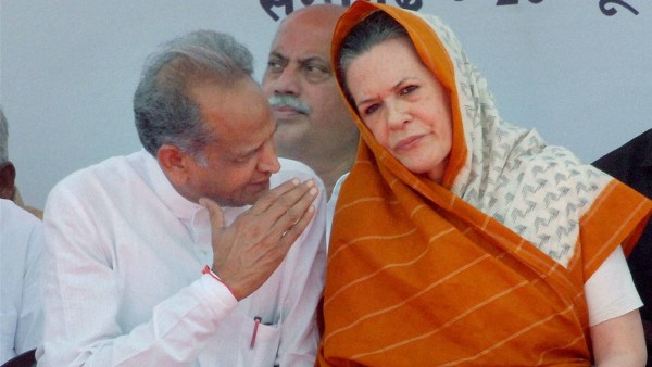 अशोक गहलोत कर रहे सोनिया गांधी को खुश करने का जतन