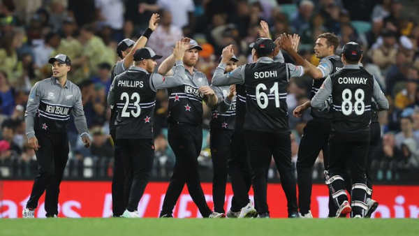 न्यूजीलैंड की दिखी विस्फोटक बल्लेबाजी न्यूजीलैंड की दिखी विस्फोटक बल्लेबाजी