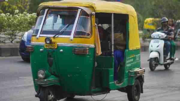 आर्थिक तंगी से गुजरा परिवार, तब गीता बन गई ऑटो चालक आर्थिक तंगी से गुजरा परिवार, तब गीता बन गई ऑटो चालक