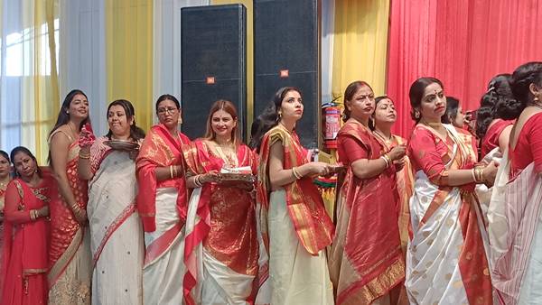 नौ दिनों के लिए मायके आती मां दुर्गा