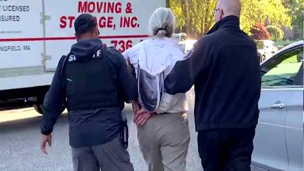 गिरफ्तार कर ली गई महिला